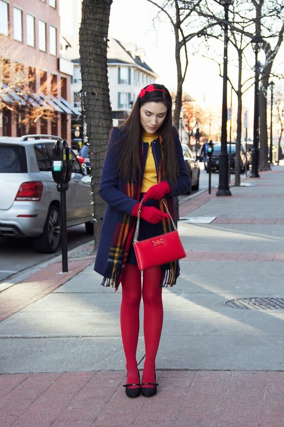 módní stylistka radí jak nosit červené punčocháče